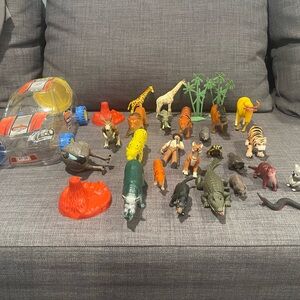 Safari Animals and Vehicle